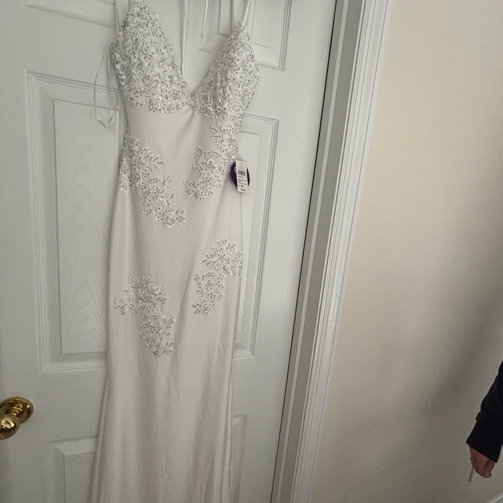 Windsor White Embellished Lace Evening Dress - Picture 2 of 5